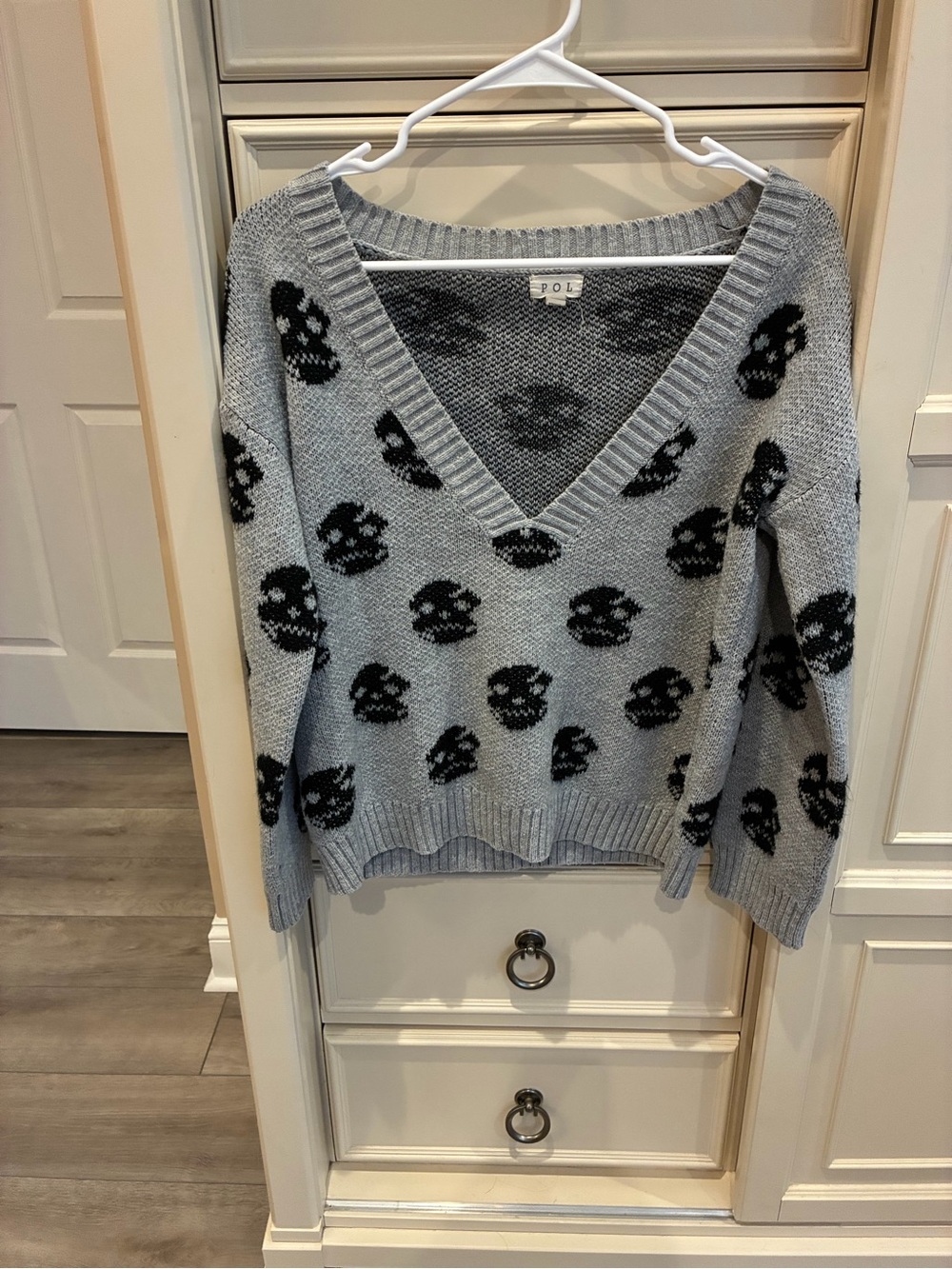 POL Light Gray V-Neck Sweater with Black Skull Motif